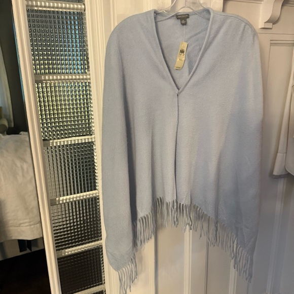 Ann Taylor Light Blue 100% CASHMERE Shawl Wrap Fringed Hook Closure Sz M/L NWT - Picture 4 of 8